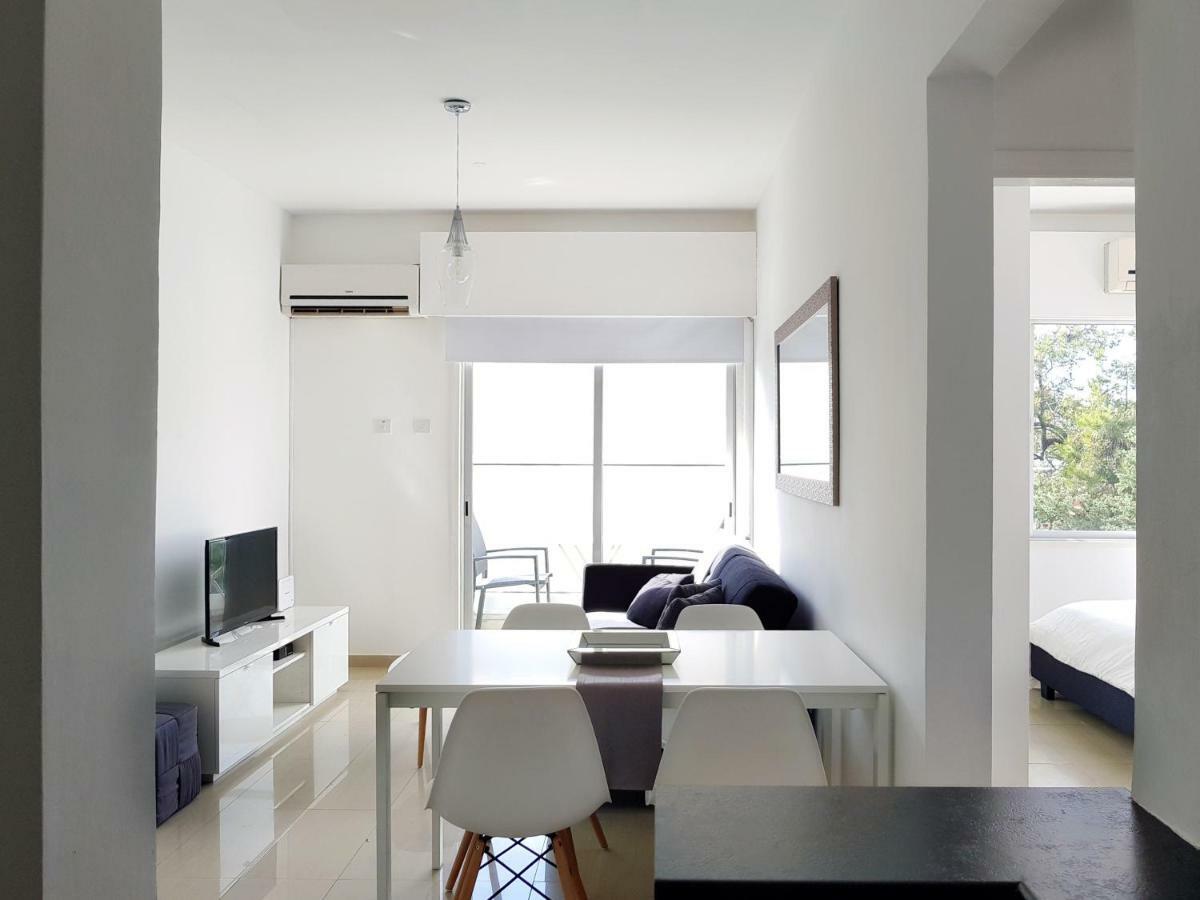 City Pearl - Modern 2 Bed Sea View Apt In City Centre Limassol Exterior foto
